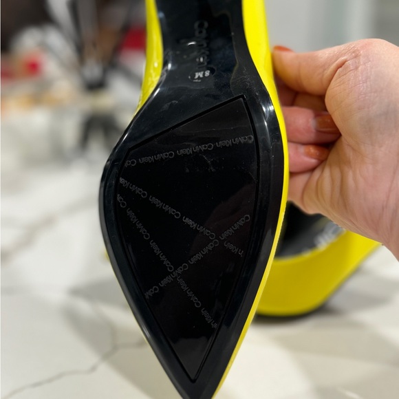 Heels/Pumps - Picture 2 of 6